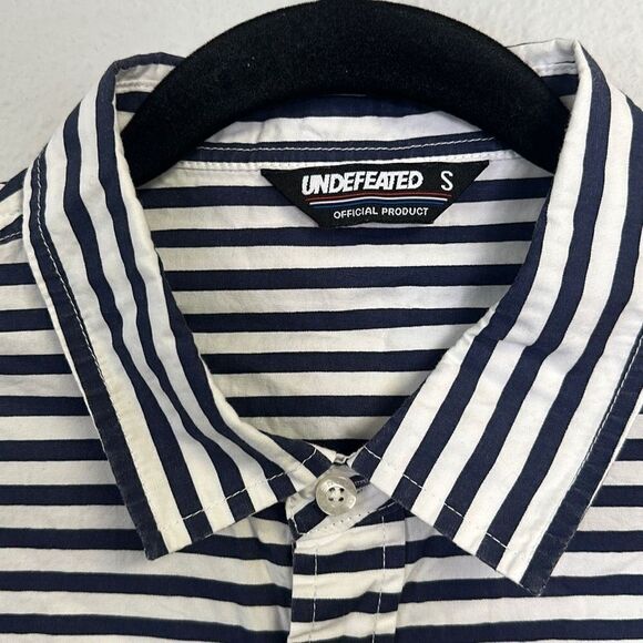 Undefeated Men's Blue & White‎ Striped Short Sleeve Button Up Shirt Size S - Picture 4 of 7
